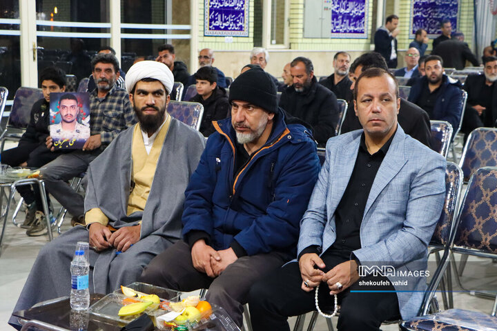 تجلیل از خانواده شهدای جنگ تحمیلی سوم