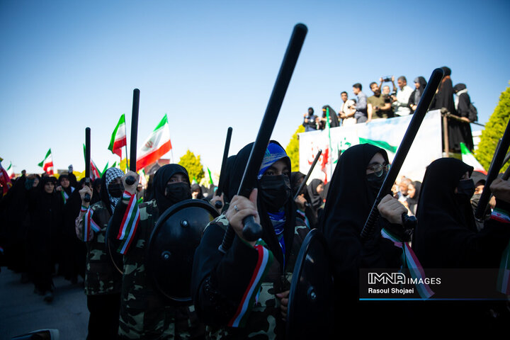 گردهمایی نمایش اقتدار و هم آوایی بانوان نصف جهان