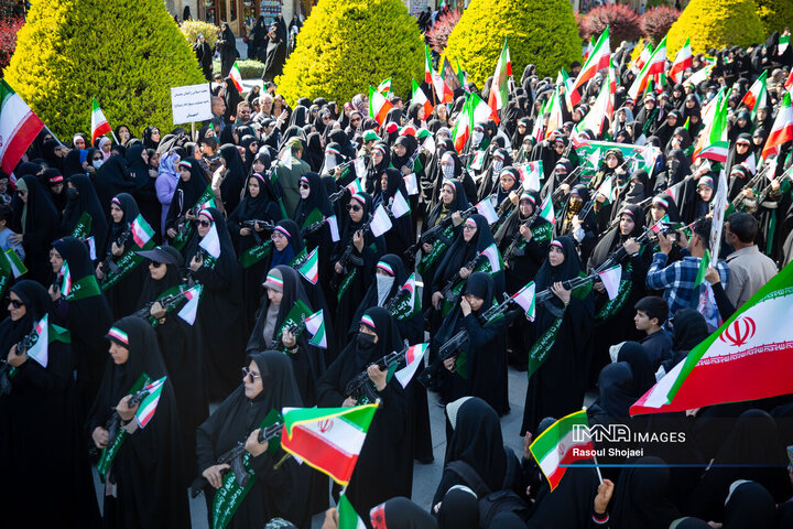 گردهمایی نمایش اقتدار و هم آوایی بانوان نصف جهان