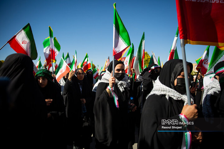 گردهمایی نمایش اقتدار و هم آوایی بانوان نصف جهان