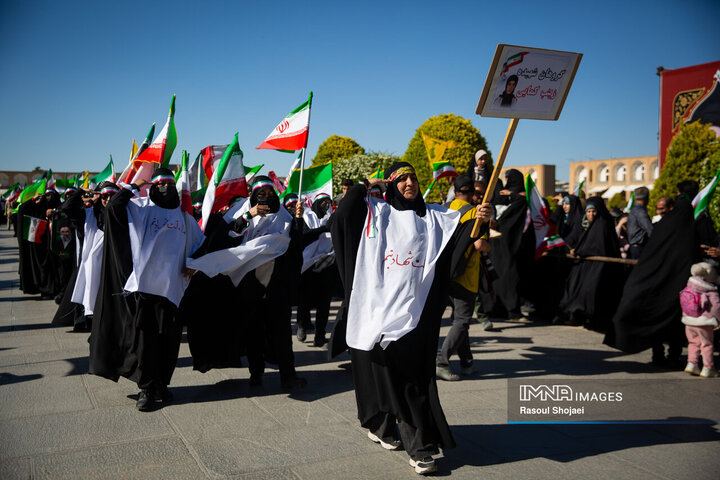 گردهمایی نمایش اقتدار و هم آوایی بانوان نصف جهان