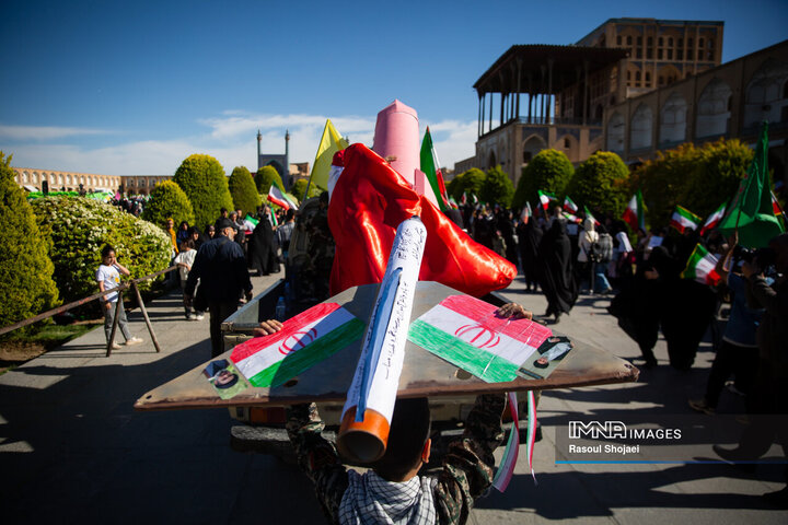 گردهمایی نمایش اقتدار و هم آوایی بانوان نصف جهان