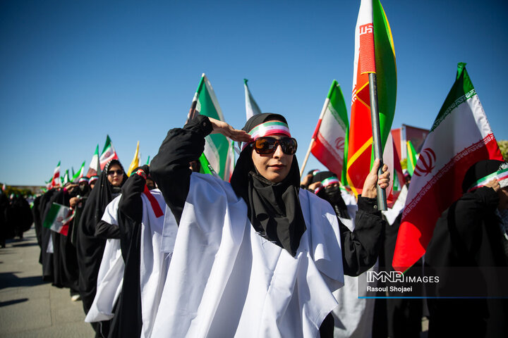 گردهمایی نمایش اقتدار و هم آوایی بانوان نصف جهان
