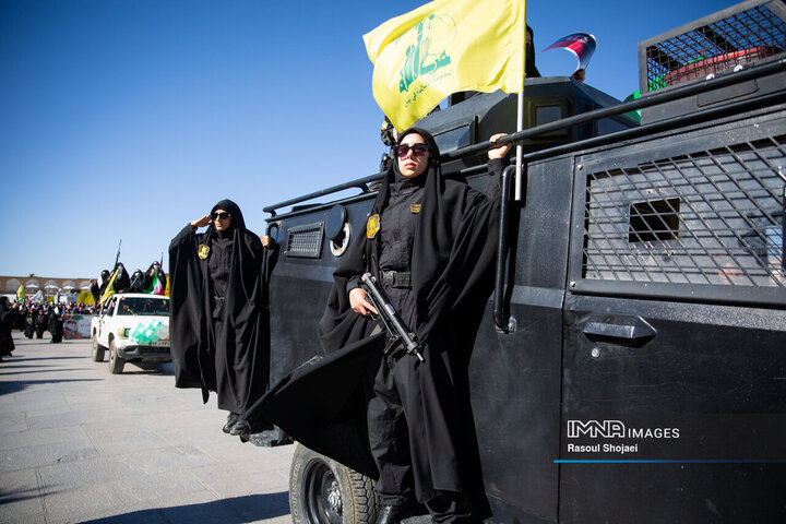 تجمع بانوان شهر اگردهمایی نمایش اقتدار و هم آوایی بانوان نصف جهانصفهان در میدان نقش جهان
