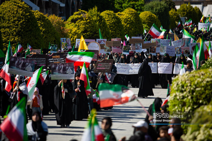 گردهمایی نمایش اقتدار و هم آوایی بانوان نصف جهان