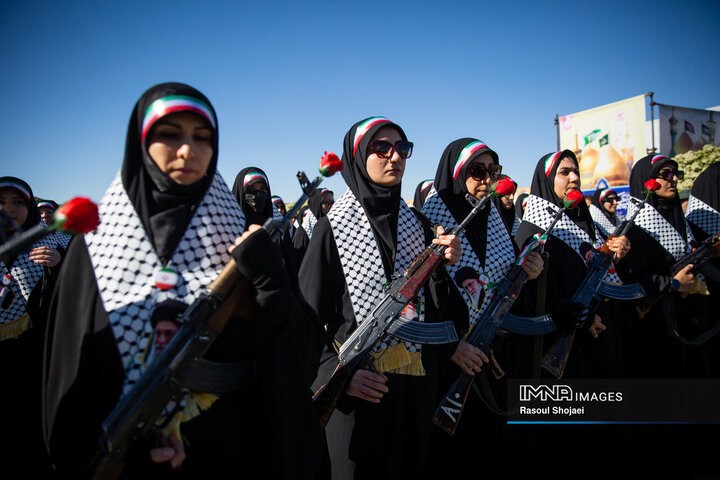 گردهمایی نمایش اقتدار و هم آوایی بانوان نصف جهان