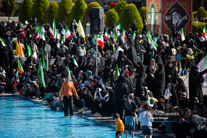 گردهمایی نمایش اقتدار و هم آوایی بانوان نصف جهان