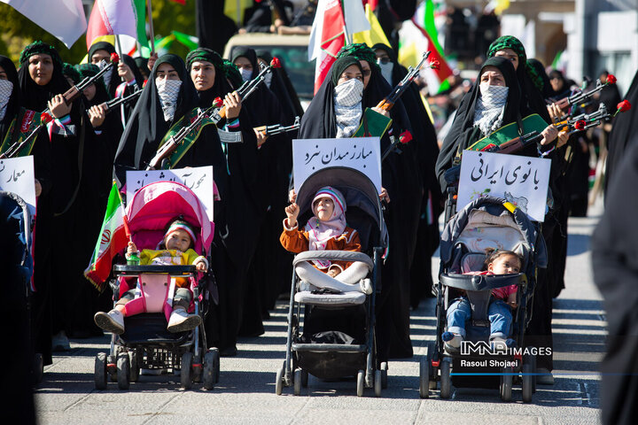 گردهمایی نمایش اقتدار و هم آوایی بانوان نصف جهان