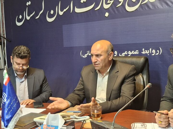 اطلاع‌رسانی تخلفات واحدهای صنفی با بنر در خرم‌آباد