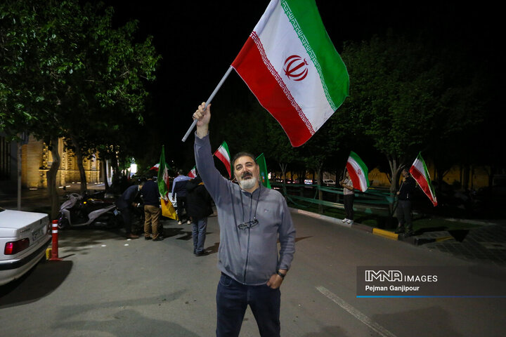 پنجاه‌وچهارمین شب حماسه حضور اصفهانی‌ها در خیابان‌ها