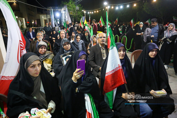 پنجاه‌وچهارمین شب حماسه حضور اصفهانی‌ها در خیابان‌ها