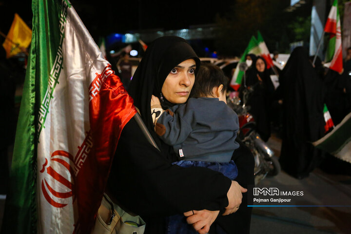 پنجاه‌وپنجمین شب حماسه حضور اصفهانی‌ها در خیابان‌