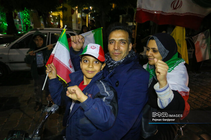 پنجاه‌وپنجمین شب حماسه حضور اصفهانی‌ها در خیابان‌