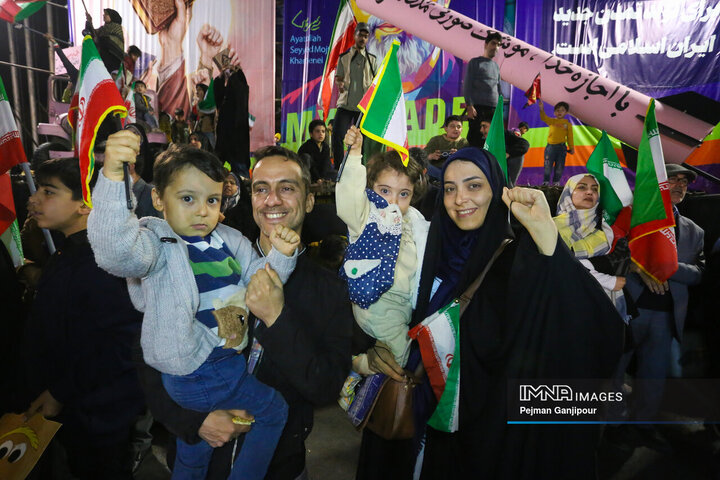 پنجاه‌وپنجمین شب حماسه حضور اصفهانی‌ها در خیابان‌