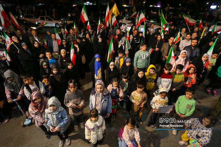 پنجاه‌وپنجمین شب حماسه حضور اصفهانی‌ها در خیابان‌