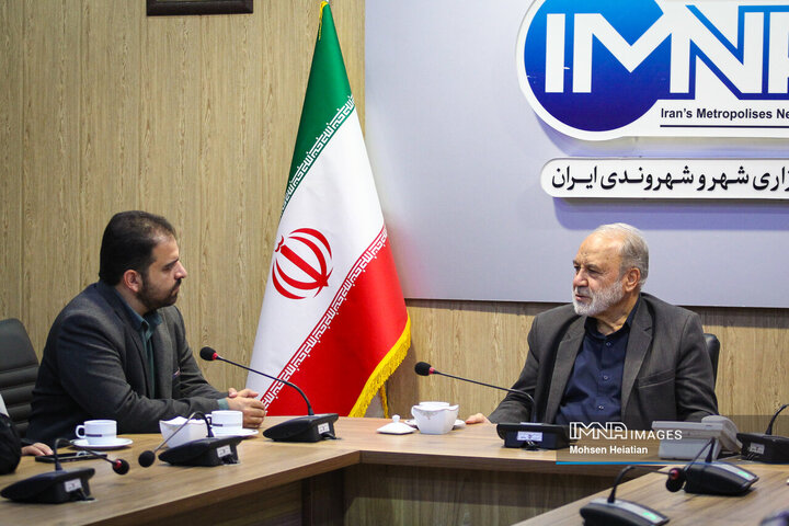 حضور رئیس کمیسیون آب و مناطق کم‌برخوردار شورای شهر اصفهان در خبرگزاری ایمنا