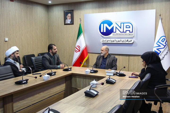 حضور رئیس کمیسیون آب و مناطق کم‌برخوردار شورای شهر اصفهان در خبرگزاری ایمنا