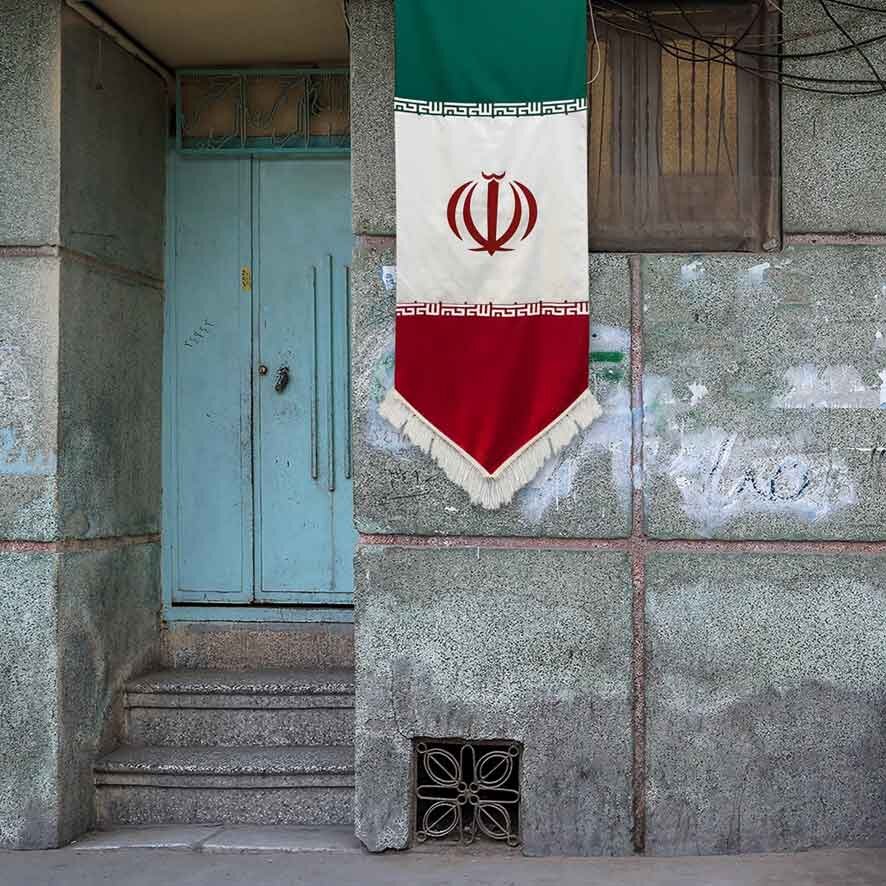 روایت زنانه از دوخت پرچم ایران در موکبها