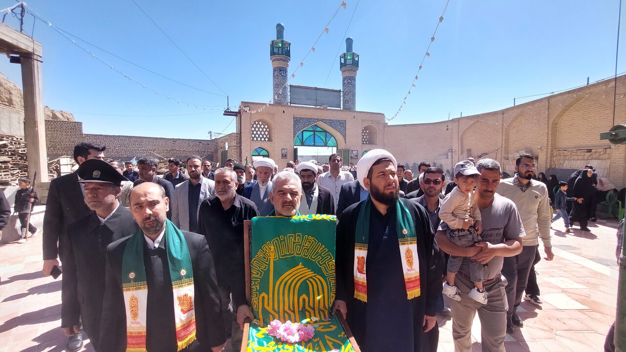 نایین مهمان خدّام و پرچم مطهر گنبد خورشید خراسان شد + فیلم