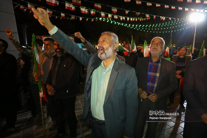 پنجاه‌وششمین شب حماسه حضور اصفهانی‌ها در خیابان‌