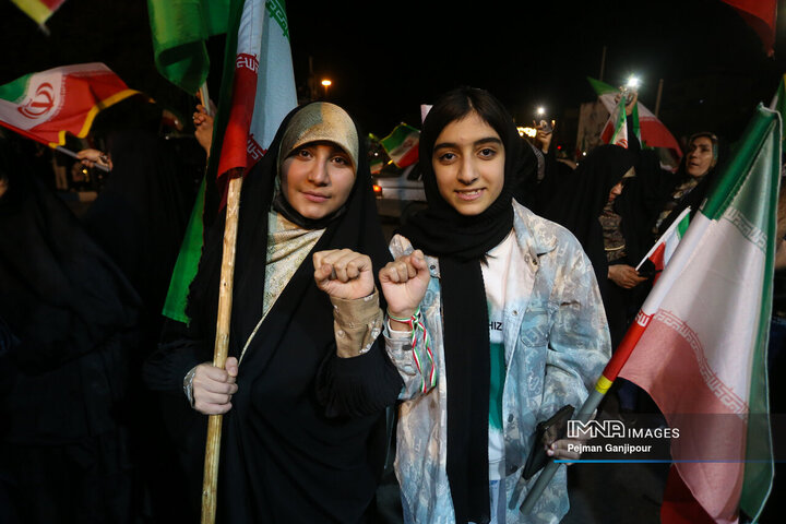 پنجاه‌وششمین شب حماسه حضور اصفهانی‌ها در خیابان‌