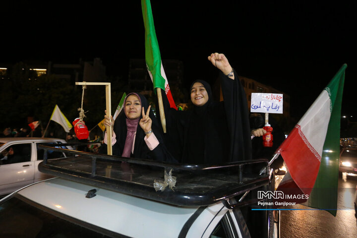 پنجاه‌وششمین شب حماسه حضور اصفهانی‌ها در خیابان‌