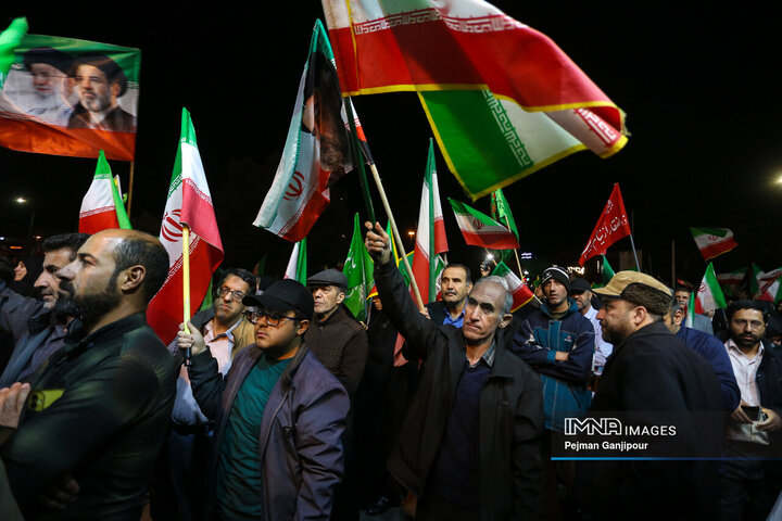 پنجاه‌وششمین شب حماسه حضور اصفهانی‌ها در خیابان‌