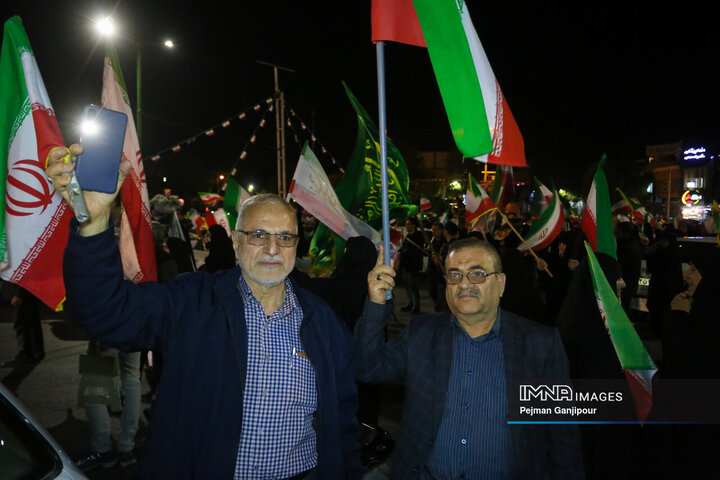 پنجاه‌وششمین شب حماسه حضور اصفهانی‌ها در خیابان‌