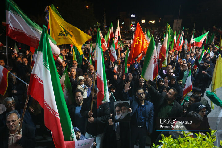 پنجاه‌وششمین شب حماسه حضور اصفهانی‌ها در خیابان‌