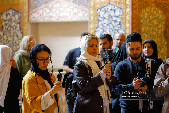 بازدید خبرنگاران خارجی از اماکن آسیب‌دیده جنگ رمضان