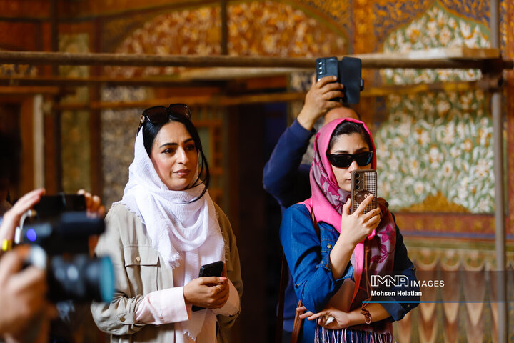 بازدید خبرنگاران خارجی از اماکن آسیب‌دیده جنگ رمضان