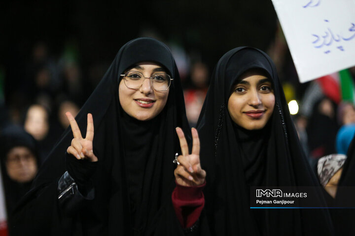 پنجاه‌وهفتمین شب حماسه حضور اصفهانی‌ها در خیابان‌