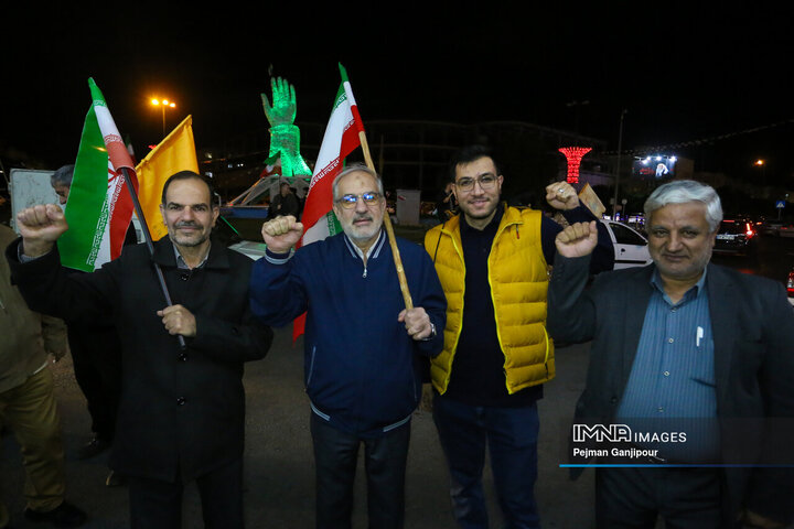 پنجاه‌وهفتمین شب حماسه حضور اصفهانی‌ها در خیابان‌