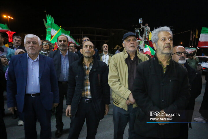 پنجاه‌وهفتمین شب حماسه حضور اصفهانی‌ها در خیابان‌