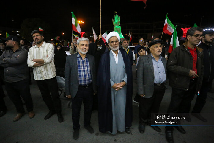 پنجاه‌وهفتمین شب حماسه حضور اصفهانی‌ها در خیابان‌