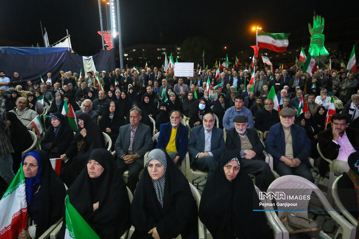 پنجاه‌وهفتمین شب حماسه حضور اصفهانی‌ها در خیابان‌