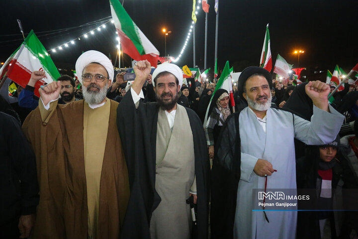 پنجاه‌وهفتمین شب حماسه حضور اصفهانی‌ها در خیابان‌