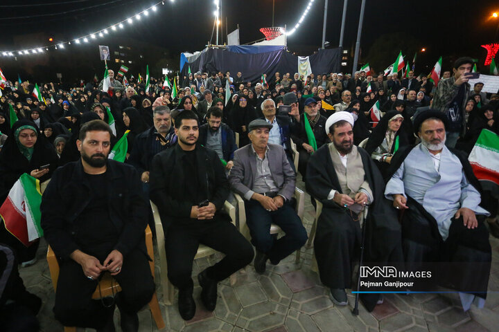 پنجاه‌وهفتمین شب حماسه حضور اصفهانی‌ها در خیابان‌
