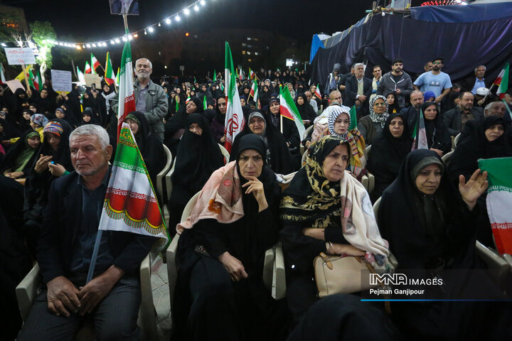 پنجاه‌وهفتمین شب حماسه حضور اصفهانی‌ها در خیابان‌