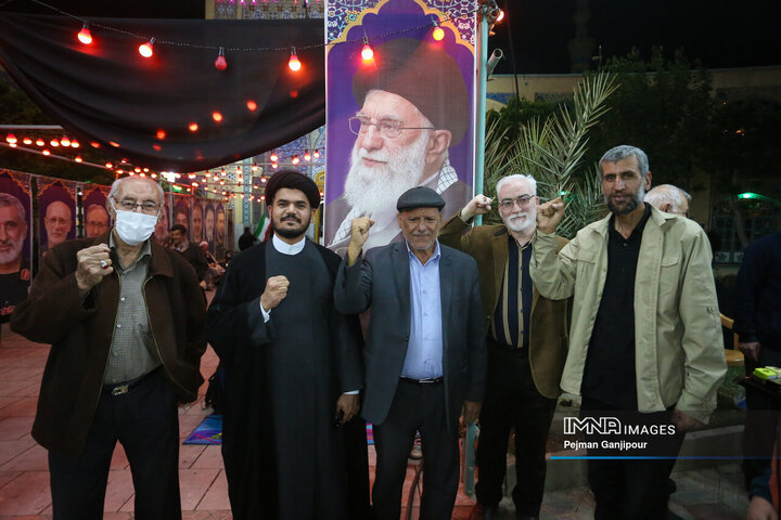 پنجاه‌وهفتمین شب حماسه حضور اصفهانی‌ها در خیابان‌