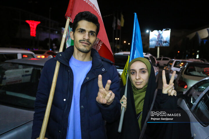 پنجاه‌وهفتمین شب حماسه حضور اصفهانی‌ها در خیابان‌