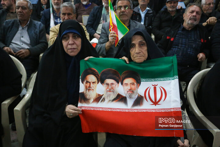 پنجاه‌وهفتمین شب حماسه حضور اصفهانی‌ها در خیابان‌