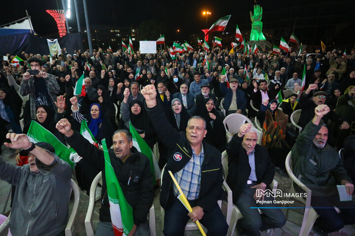 پنجاه‌وهفتمین شب حماسه حضور اصفهانی‌ها در خیابان‌