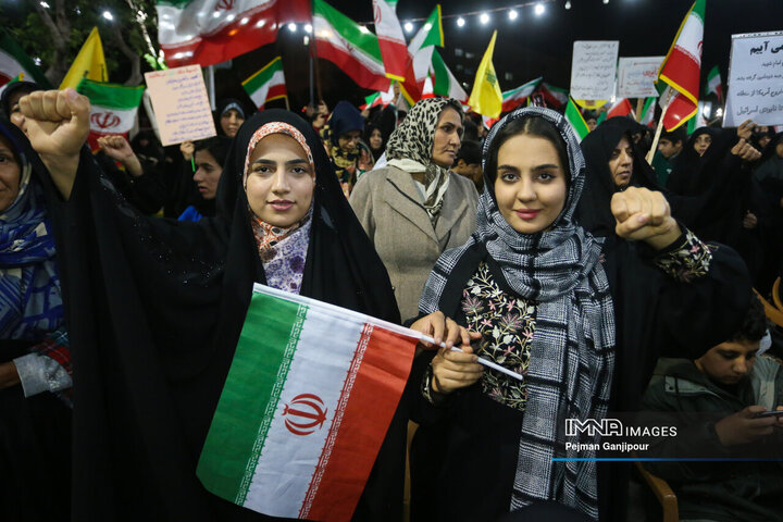 پنجاه‌وهفتمین شب حماسه حضور اصفهانی‌ها در خیابان‌