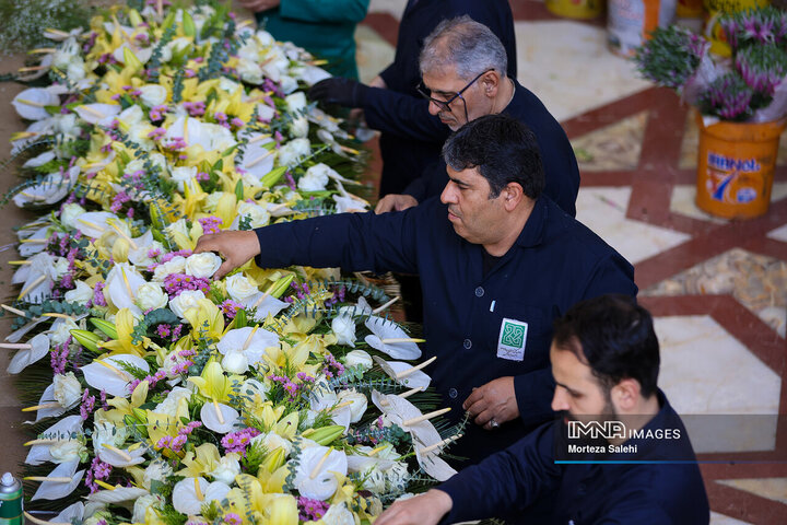 کارگاه آماده‌سازی گل‌آرایی حرم مطهر رضوی