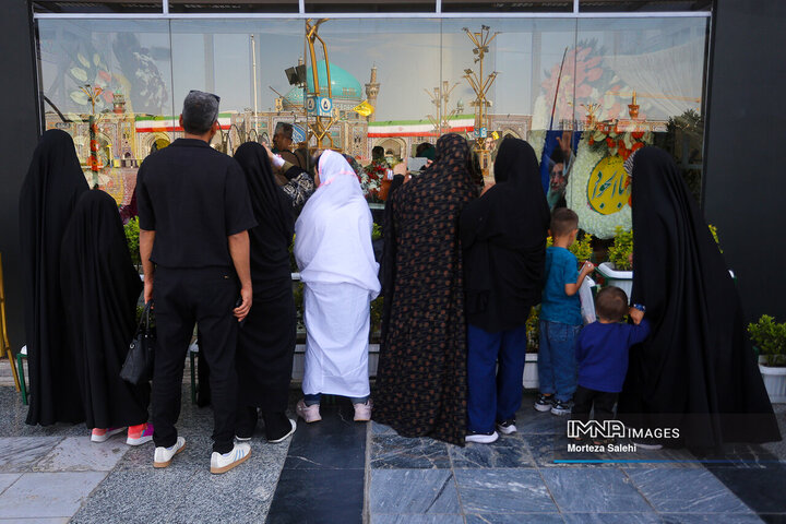 کارگاه آماده‌سازی گل‌آرایی حرم مطهر رضوی