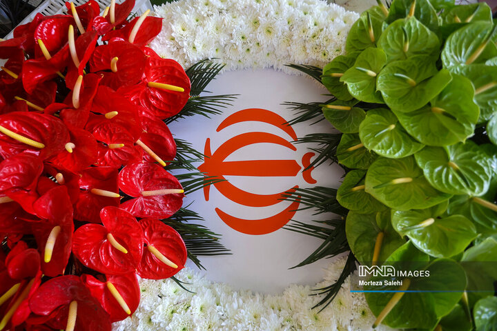 کارگاه آماده‌سازی گل‌آرایی حرم مطهر رضوی