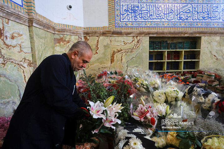 کارگاه آماده‌سازی گل‌آرایی حرم مطهر رضوی