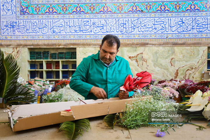 کارگاه آماده‌سازی گل‌آرایی حرم مطهر رضوی