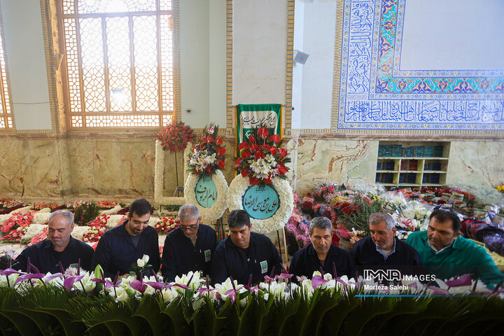 کارگاه آماده‌سازی گل‌آرایی حرم مطهر رضوی